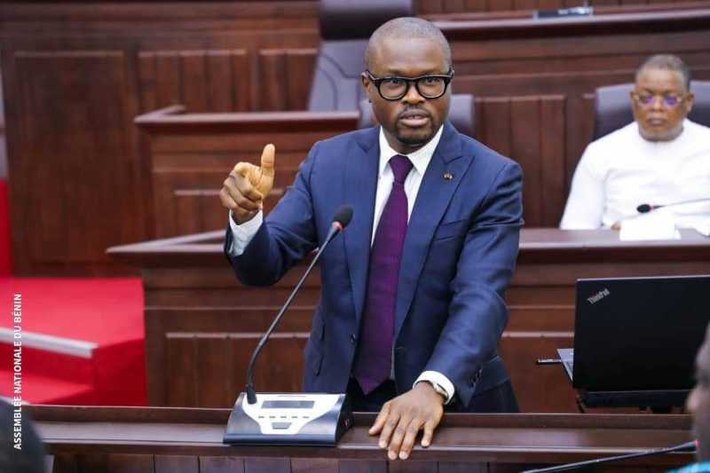 Voici ce que le gouvernement demande aux législateurs