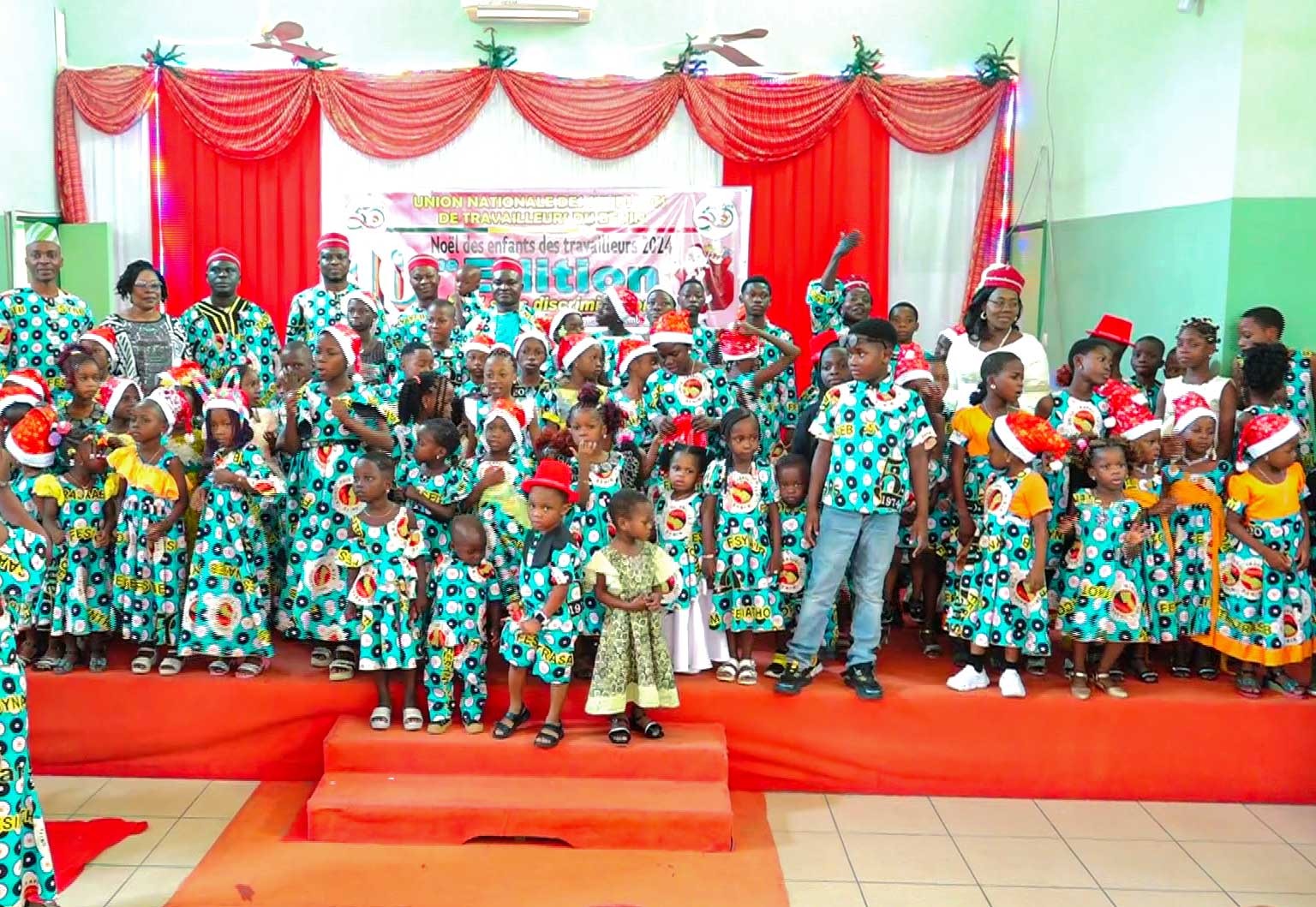 Responsables de l'UNSTB, parrains, marraines et des enfants gratifiés