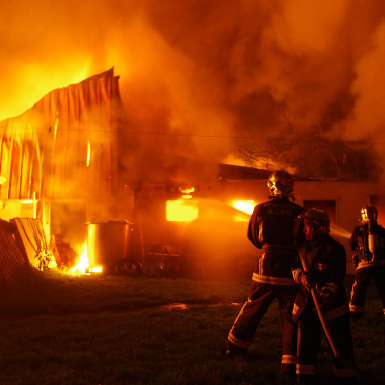 Pour un  »goumin », un jeune homme incendie la maison de son ex-copine