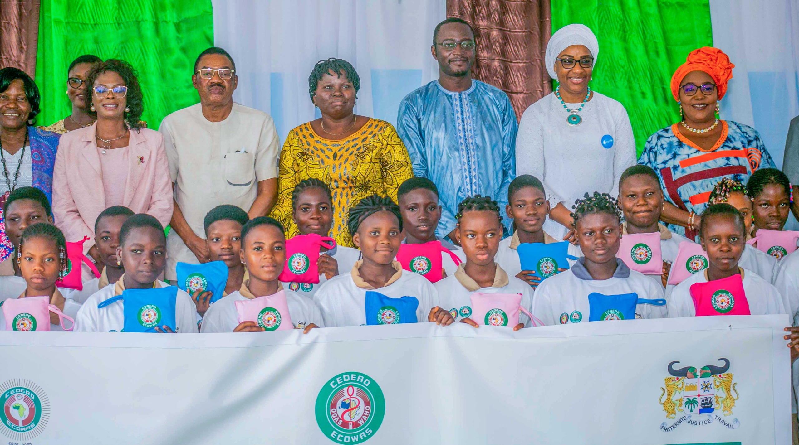 Remise de 5000 kits hygiéniques réutilisables aux filles de Zè et Djidja: la Cedeao promeut l’intégration régionale à la base