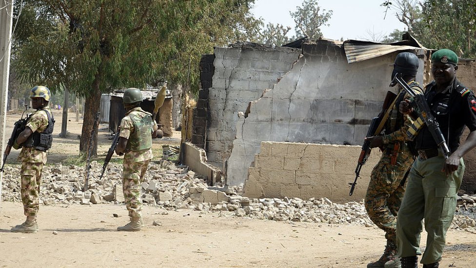 Des hommes armés tuent plusieurs dizaines de miliciens dans le centre du Nigeria