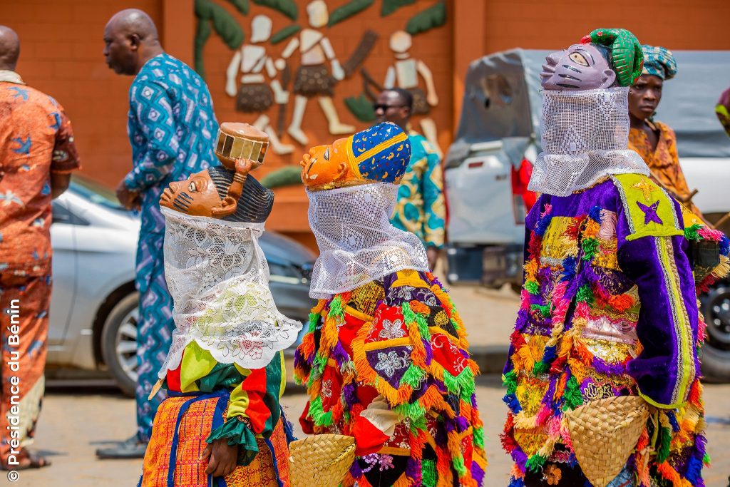 Le Festival des Masques 2025 : Porto-Novo s’embrase dans une célébration culturelle