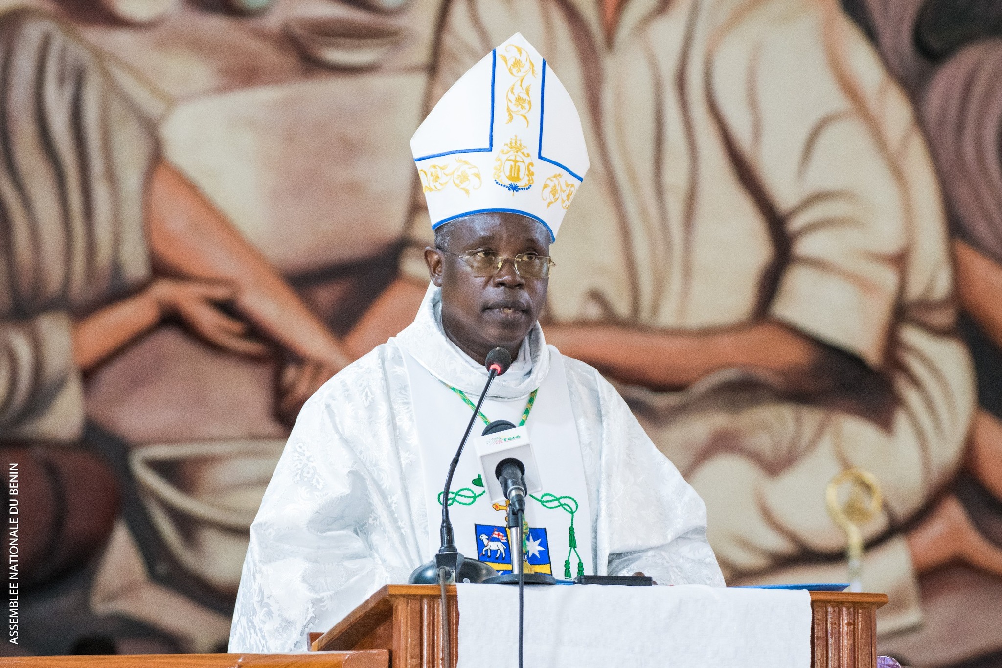 Noces d’étain épiscopales à Porto-Novo : Mgr Aristide Gonsallo immortalisé par ses œuvres.