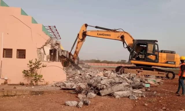 Construction du stade omnisports départemental de Parakou : Les premiers coups de pioche donnés.