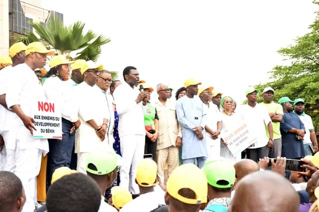 Coup de force manqué à Cotonou : Mouvance et opposition s’accordent pour défendre les valeurs nationales.