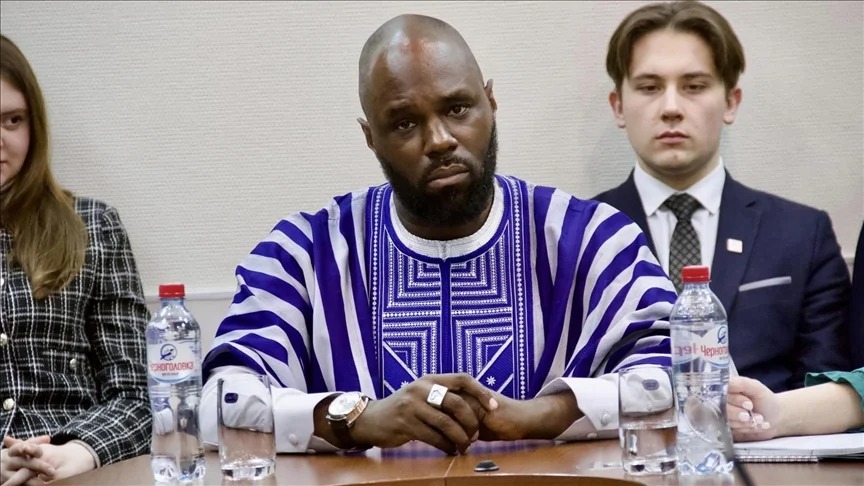 Arrestation de Kemi Seba à Pretoria : Un tournant pour le militant panafricaniste.